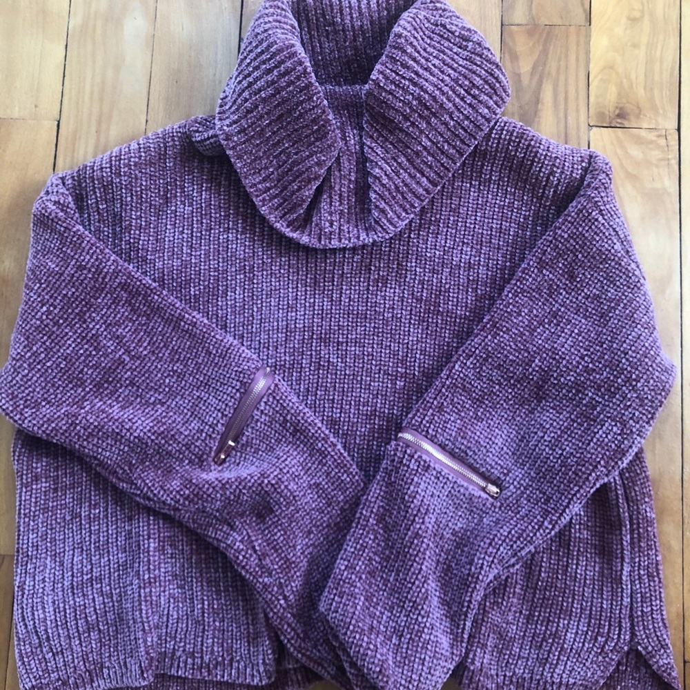 South Moon Under: turtleneck with gold details